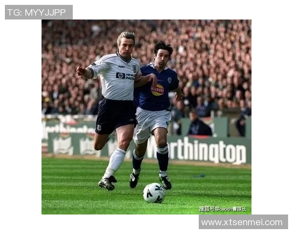 球星足球场上浪漫瞬间揭秘 爱与激情交织的绿茵之恋 球星足球场上浪漫瞬间揭秘 爱与激情交织的绿茵之恋